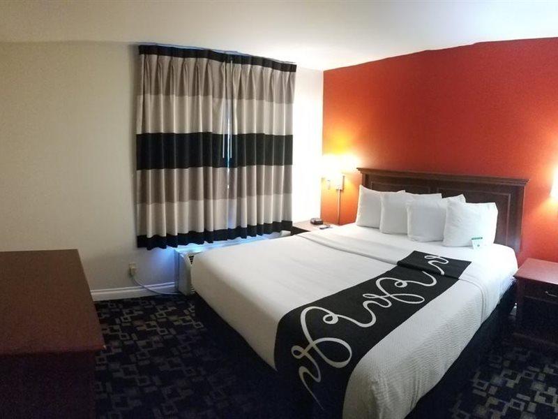 Ramada By Wyndham Oceanside Hotell Eksteriør bilde