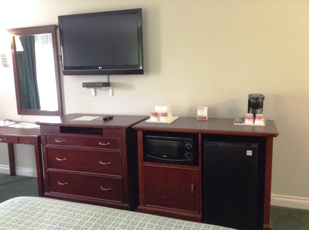 Ramada By Wyndham Oceanside Hotell Eksteriør bilde