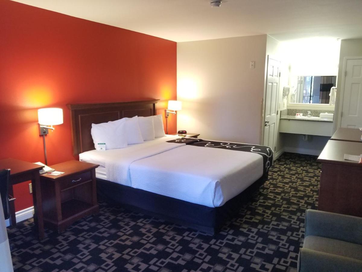 Ramada By Wyndham Oceanside Hotell Eksteriør bilde